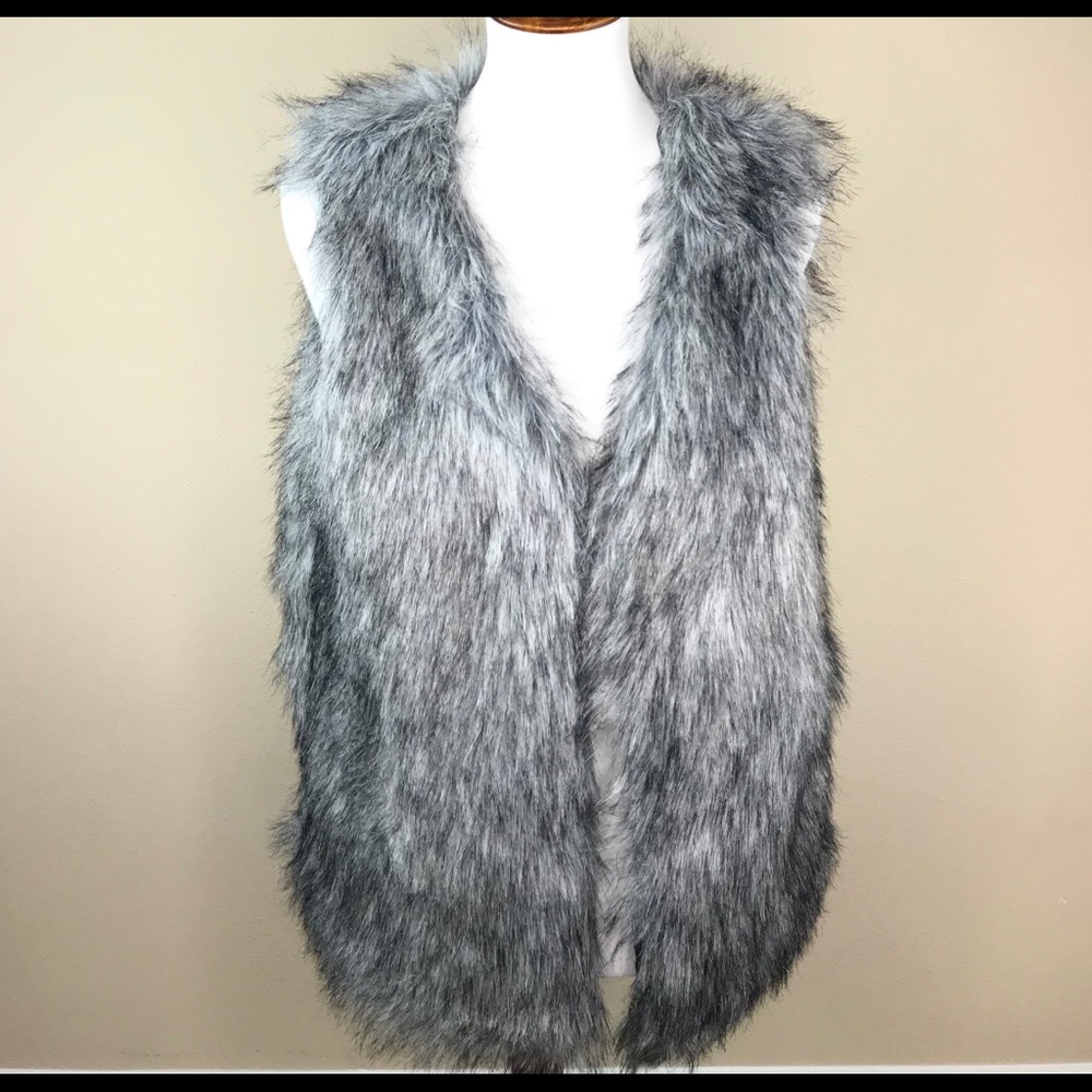 Weekend Love Faux Fur Grey Vest Large